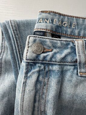American Eagle Light Blue Denim Mom Jeans Size 10
